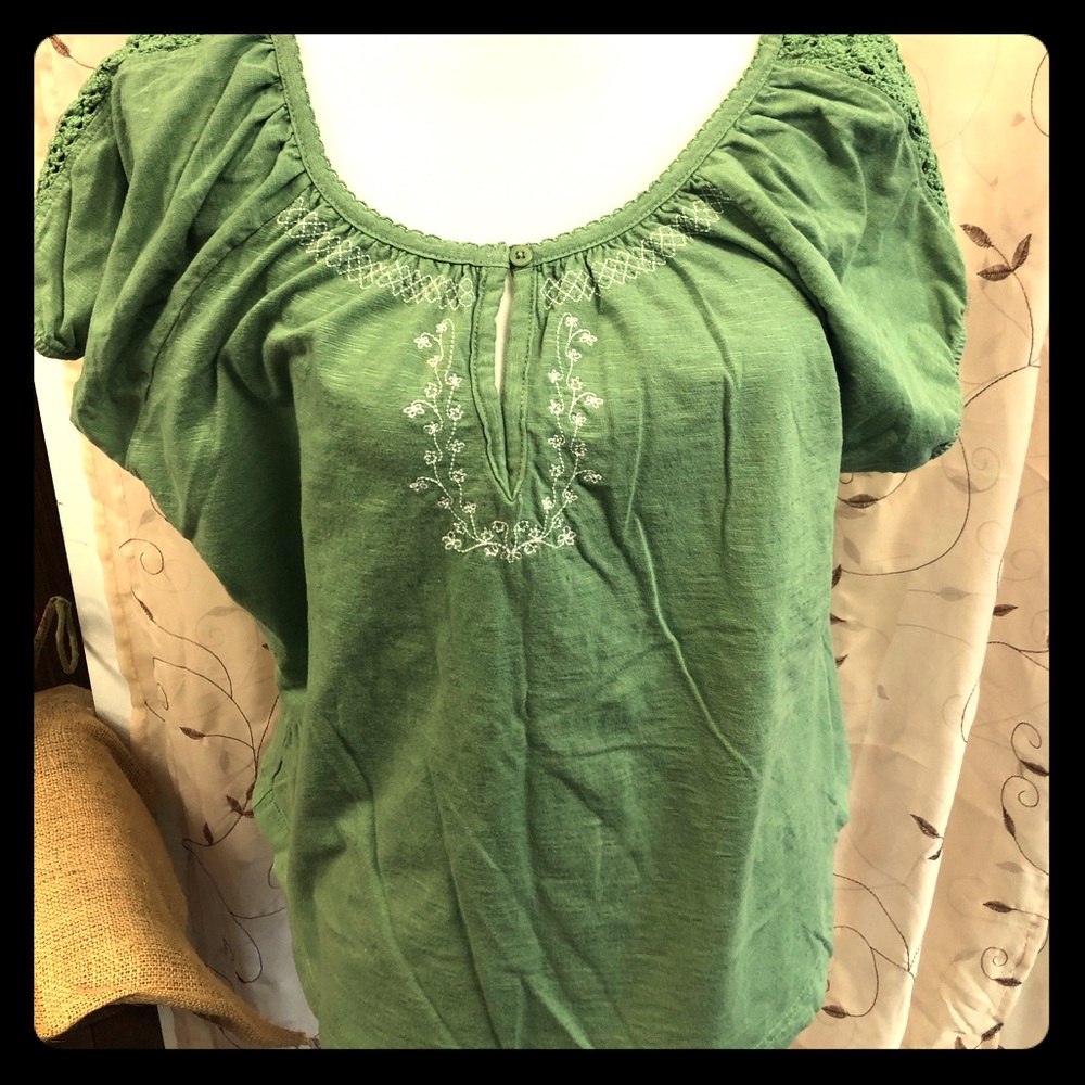 Cute green top
